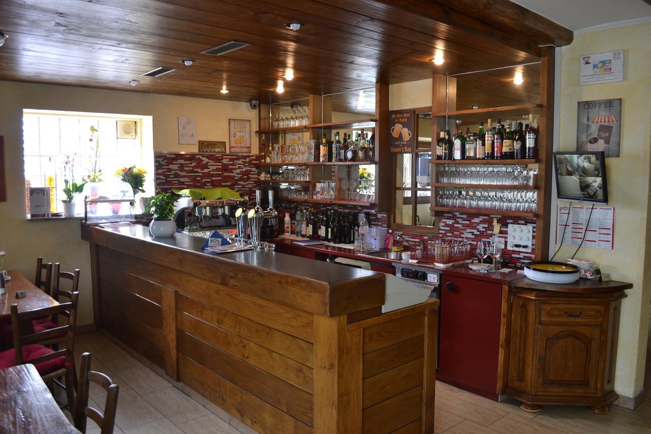 Bed and Breakfast Ristorante Del Ponte Cugnasco Екстер'єр фото